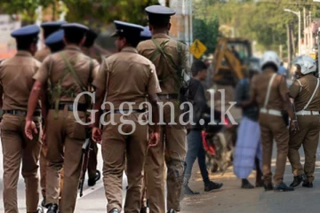 රාජකාරියට පෙර පොලිසියේ සාක්කු චෙක් කරයි. - හේතුව මෙන්න.