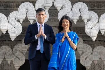 நான் ஒரு இந்து.! தேர்தலுக்கு முன் மனைவி அக்ஷதாவுடன் பூஜை செய்த பிரதமர் ரிஷி சுனக்