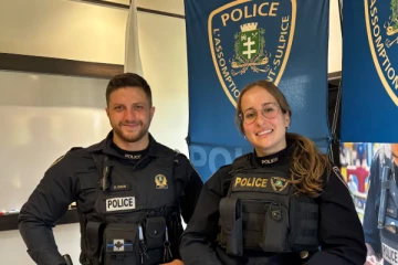 கனடாவில் பற்றி எரிந்த காரில் இருந்தவரை உயிருடன் மீட்ட பொலிஸார்