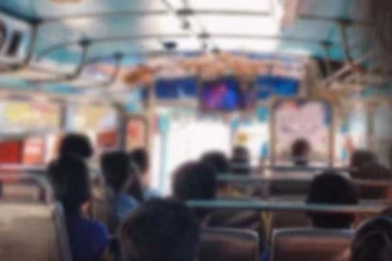 බස් රථයක් තුළ කාන්තාවකගේ කොණ්ඩයක් කැපීම හේතුවෙන් මවුලවිවරයෙකුට සිදුවූ දේ..