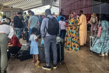 வன்முறை வெடித்துள்ள வெளிநாடொன்றில் சிக்கிக்கொண்ட பிரித்தானியர்கள்: பிரான்ஸ் செய்துள்ள உதவி