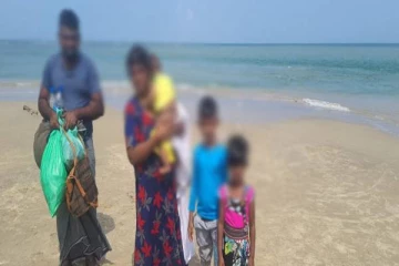 கைக்குழந்தையுடன் மணல் திட்டில் இரண்டு நாட்களாக தவித்த குடும்பம்! முப்பது மணிநேர போராட்டத்தின் பின்னர் மீட்பு