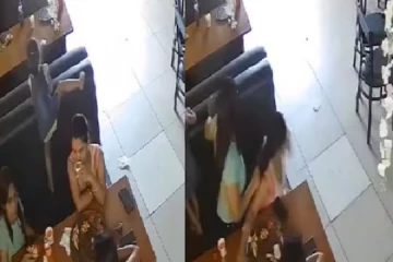 அருகில் இருப்பவன் திருடன் என தெரியாமல் பேசிய பெண்கள்: வைரல் வீடியோ