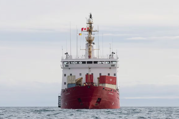 கனடாவிலிருந்து கிரீன்லாந்துக்குப் புறப்பட்ட படகை காணவில்லை | Boat Sailing For Greenland Missing