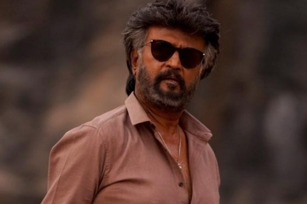 மாறுவேடத்தில் சென்ற ரஜினிகாந்த்.. ஆட்டோவில் தப்பித்து சென்ற சம்பவம் | Rajinikanth Watched Movie In Disguise