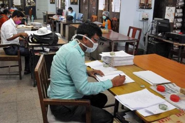 ගෑස්,කිරිපිටි පෝලිමේ රොක්වෙන්ඩ රාජ්ය සේවකයෝ නිවාඩු දාලා!!! රාජ්ය පෞද්ගලික කියලා වෙනසක් නෑ
