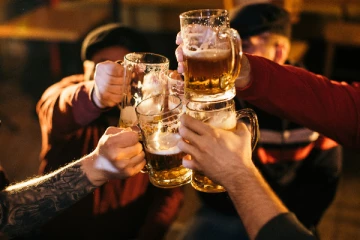 மது அருந்தும்போது இந்த உணவுகளை அவசியம் தவிர்க்கனும் - எதெல்லாம் தெரியுமா?