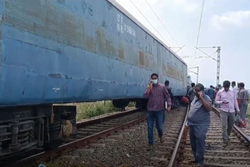 சென்னையை தொடர்ந்து மதுரையிலும் தடம் புரண்ட ரயில் - பீதியில் மக்கள்