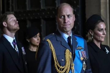 அரண்மனையை விட்டு வெளியேற முடிவு செய்த ஹரி- மேகன்: நிம்மதி பெருமூச்சு விட்ட இளவரசர் வில்லியம்