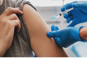 ஒரே நாளில் “கோவிட்” தடுப்பூசியை 10 தடவைகள் செலுத்திக் கொண்ட  "நம்பமுடியாத சுயநலவாதி"