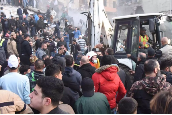 இடிந்து விழுந்த அடுக்குமாடி கட்டிடம் ; ஐவர் பலி | Apartment Building Collapse Five Killed