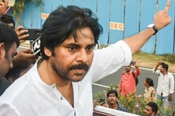 திடீரென சாலையில் படுத்த பவன் கல்யாண்.. அதிர்ச்சியடைந்த ரசிகர்கள்