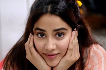 ரசிகர்கள் பார்த்திராத ஜான்வியின் சிறு வயது புகைப்படங்கள்! அப்போவே இவ்ளோ கியூட்டா