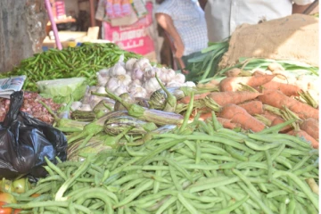 நாளுக்கு நாள் அதிகரிக்கும் மரக்கறிகளின் விலை : மக்கள் விசனம்  (Photos)