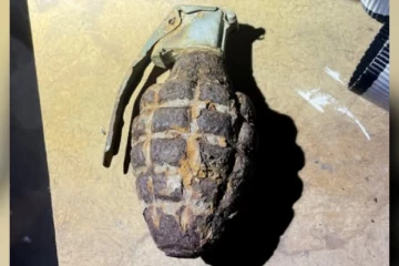 හදිසියේම අත්බෝම්බයක් මතුවෙයි - බෝම්බය පුපුරවා හැරීමට සූදානම්