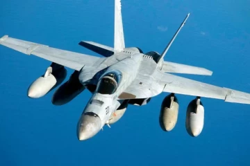 விபத்துக்குள்ளான அமெரிக்க கடற்படை போர் விமானம்; பைலட் மரணம்