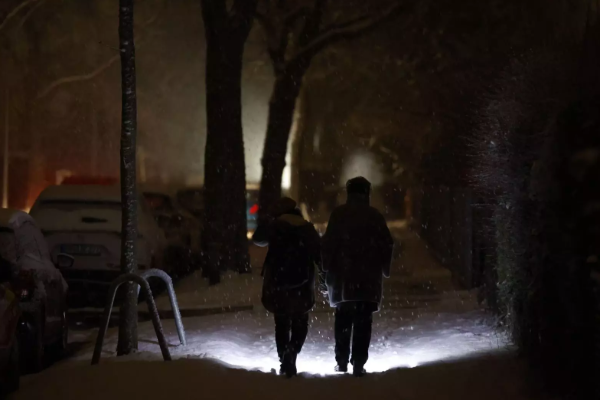 ஜேர்மன் தலைநகர் பெர்லினில் இருளில் மூழ்கிய 45,000 வீடுகள்: மேயர் குற்றச்சாட்டு | Mayor Slams Left Extrimists For Berlin Power Cut