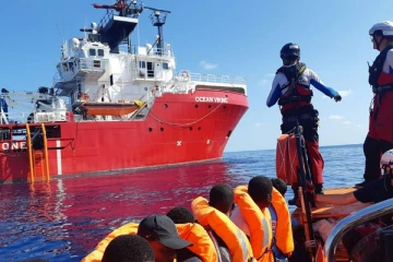 சர்வதேச கடற்பரப்பில் படகில் தத்தளித்த 300 இலங்கையர்கள்! ஐ.நாவிடம் விடுத்துள்ள முக்கிய வேண்டுகோள்