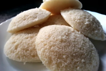 வெறும் 5 நிமிடத்தில் பூ போன்ற இட்லி செய்யலாம்! ரவை இருக்கா வீட்டில்?