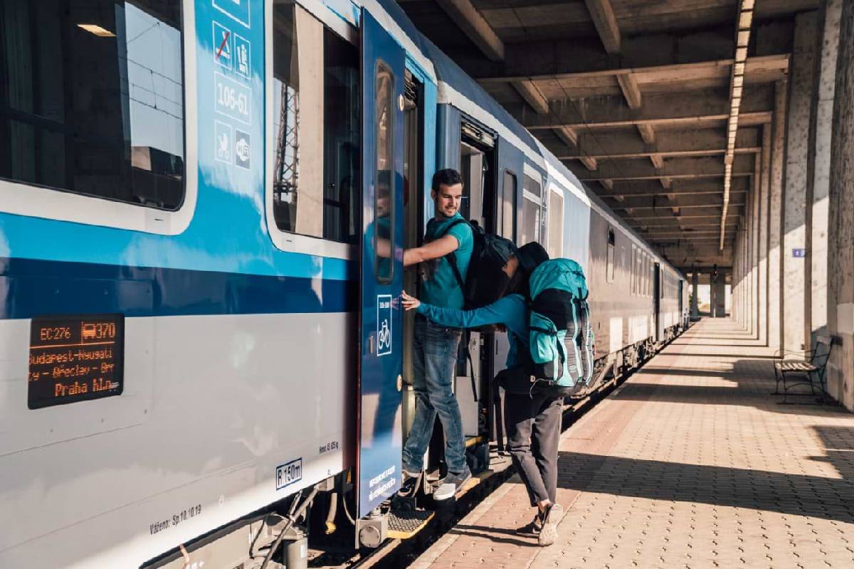 இணையத்தில் தகவல்கள்... ஐரோப்பாவில் ரயில் பயணிகளின் கடவுச்சீட்டுகளை ரத்து செய்ய கோரிக்கை | Travellers Told Cancel Passports