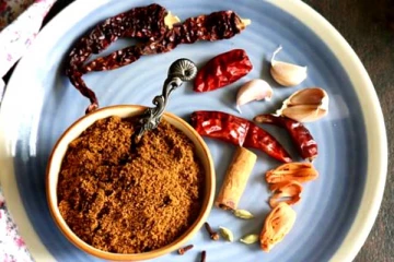 ஊரே மண மணக்கும் மட்டன் குழம்பு மசாலா! 5 நிமிடங்களில் எப்படி செய்றாங்க தெரியுமா?