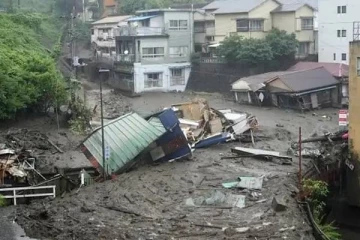 நிலச்சரிவில் மண்ணுக்குள் புதைந்த வீடுகள்! அதிரவைக்கும் வீடியோ காட்சிகள் வெளியானது