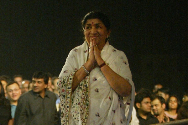 மறைந்த நைட்டிங்கேல்.... இசைக்குயில் லதா மங்கேஷ்கர்.... தமிழில் பாடிய பாடல்கள் எவை தெரியுமா? | Nightingale Musician Latha Mangeshkar Do You Know