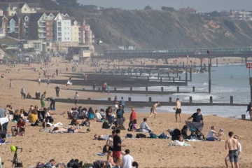 பிரித்தானியாவில் 53 ஆண்டுகளுக்கு பின்னர் மார்ச் மாதம் அதிகூடிய வெப்பநிலை பதிவானது!