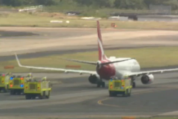 சிட்னியில் இருந்து நியூசிலாந்து சென்ற விமானத்தில் Mayday அழைப்பு | Mayday Call On Flight From Sydney To New Zealand