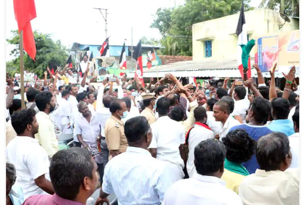 ’’ முடிந்தால் ஆம்பளையா இருந்தா ஒத்தைக்கு ஒத்தை வாங்கடா’’ - மாறி மாறி திட்டிக்கொண்ட அதிமுக, அமமுகவினர்:  களவரமான பிரச்சாரக் கூட்டம் | Local Body Elections Aiadmk Ammk Executives Debate