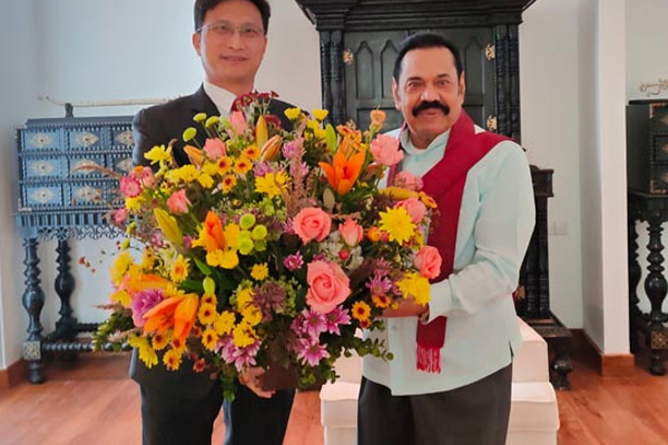 மஹிந்தவை சந்தித்து வாழ்த்துக்கூறிய சீனத்தூதுவர் ! | The Chinese Ambassador Met Mahinda