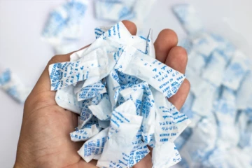 நாம் புதிதாக வாங்கும் பொருட்களில் உள்ள இந்த “குட்டி பாக்கெட்” எதற்காக தெரியுமா?