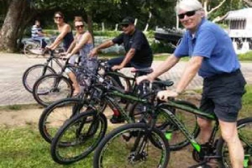 எரிபொருள் தட்டுப்பாடு:சைக்கிள்களை பயன்படுத்தும் சுற்றுலாப் பயணிகள்