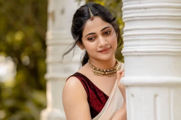 அரைகுறை ஆடையுடன் இலங்கை பெண் லொஸ்லியா? அலரும் இணையத்தளம்.... மிரண்டு போன ரசிகர்கள்!