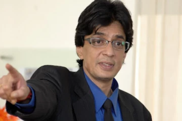 நடிகர் ரகுவரனின் மகனை பார்த்துள்ளீர்களா.. தற்போது எப்படி இருக்கிறார் பாருங்க