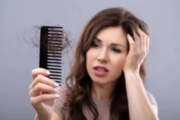 கொரோனா தொற்றுக்குப் பிறகு அதிகமாக முடி உதிர்கிறதா? இதனை தடுக்க என்ன செய்யலாம்?