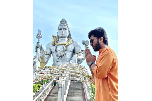 முக்கிய கோவிலில் வழிபட்ட நடிகர் சிம்பு, அவரே வெளியிட்ட லேட்டஸ்ட் புகைப்படம்.. | Sim Ban Kov Siv