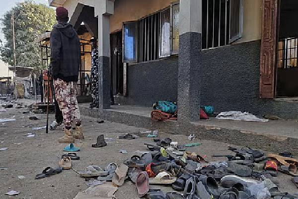 நைஜீரியா மசூதியில் வெடிகுண்டு தாக்குதலில் 5 பேர் பலி | 5 Killed In Bomb Attack At Nigeria Mosque