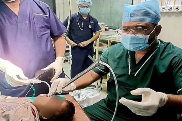 கவனம் இல்லாமல் இருந்த பெற்றோர்! நகவெட்டியை விழுங்கிய 8 மாத குழந்தை | 8 Months Baby Swallowed Nail Cutter