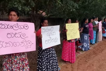 විදුහල්පති, සිසුවෙකුගේ ගෙල සිර කරයි - දැඩි විරෝධතා