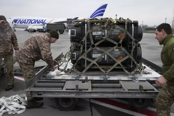 உக்ரைனுக்கு ஆயுதங்களை அள்ளி வழங்கும் அமெரிக்கா | Usa Sending 275 Million In Military Aid To Ukraine