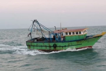சட்டவிரோதமாக மீன்பிடியில் ஈடுபட்ட மூன்று இந்திய கடற்தொழிலாளர்கள் கைது!