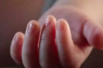 අවුරුද්දක පමණ දරුවකු අවාසනාවන්ත ලෙස දියේ ගිලී ජීවිතක්ෂයට..!