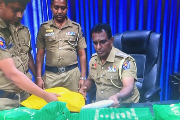 இலங்கையில் இணையம் ஊடாக நடக்கும் மோசடிகள் ! அதிரடியாக கைதான வெளிநாட்டவர்கள் | Online Money Fraud In Srilank 16 Chinese Arrested