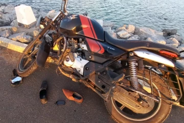 நாட்டில் இடம்பெற்ற இருவேறு விபத்து சம்பவங்களில் மூவர் படுகாயம் (Photos)