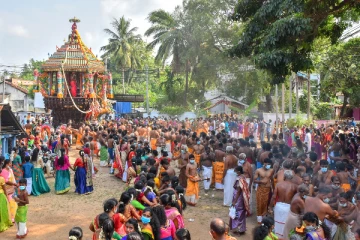 யாழில்  இன்று அதிரடியாக  சீல் வைக்கப்பட்ட  இரு ஆலயங்கள்!