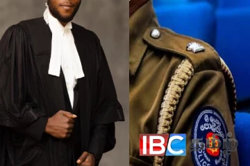 நீதிமன்ற வளாகத்தில் சட்டத்தரணியை தாக்கிய காவல்துறை அதிகாரி : வழக்கறிஞர்கள் சங்கம் கடும் எதிர்ப்பு