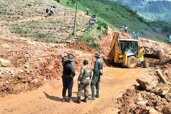துரிதப்படுத்தப்பட வேண்டிய மீட்பு பணி.. சர்வதேச உதவிகளை அணுகுமாறு ஹக்கீம் கோரிக்கை | Mp Rauff Hakeem About Ditwa Damage Recovery