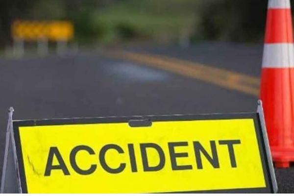 கதிர்காமம் சென்று திரும்பிய வாகனம் விபத்து - இருவர் தீவிர சிகிச்சை பிரிவில் அனுமதி | Van Accident Returning From Kadirgamam 5 Injured