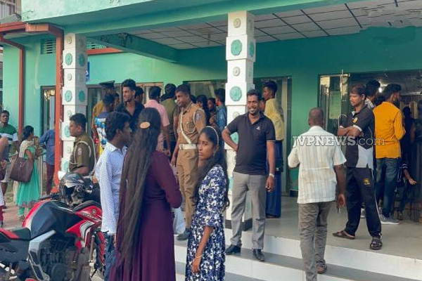 மன்னாரில் பாடல் போட்டி: பாரிய பண மோசடி! ஏமாற்றத்துடன் திரும்பிய மக்கள் | Singing Competition In Mannar Financial Fraud
